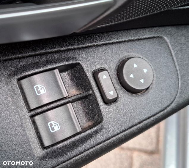 Fiat Grande Punto Actual 1.4 8V Estiva Blue&Me Euro5 - 21