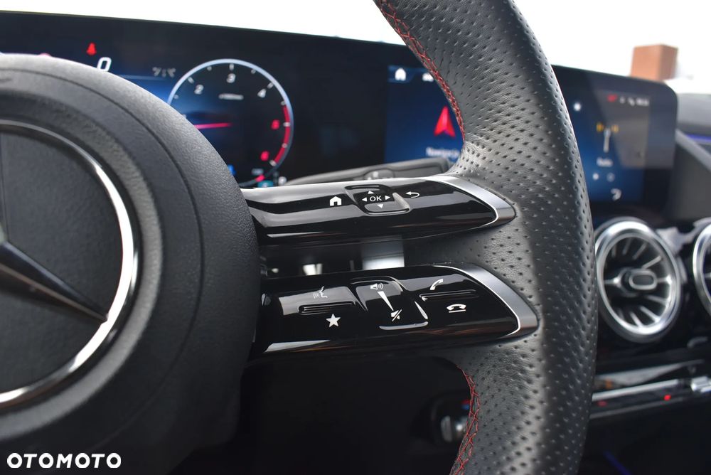 Mercedes-Benz GLA 200 d - 32