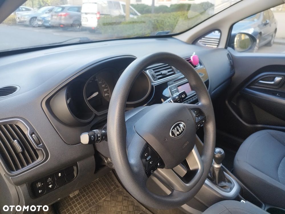 Kia Rio 1.2 L - 10