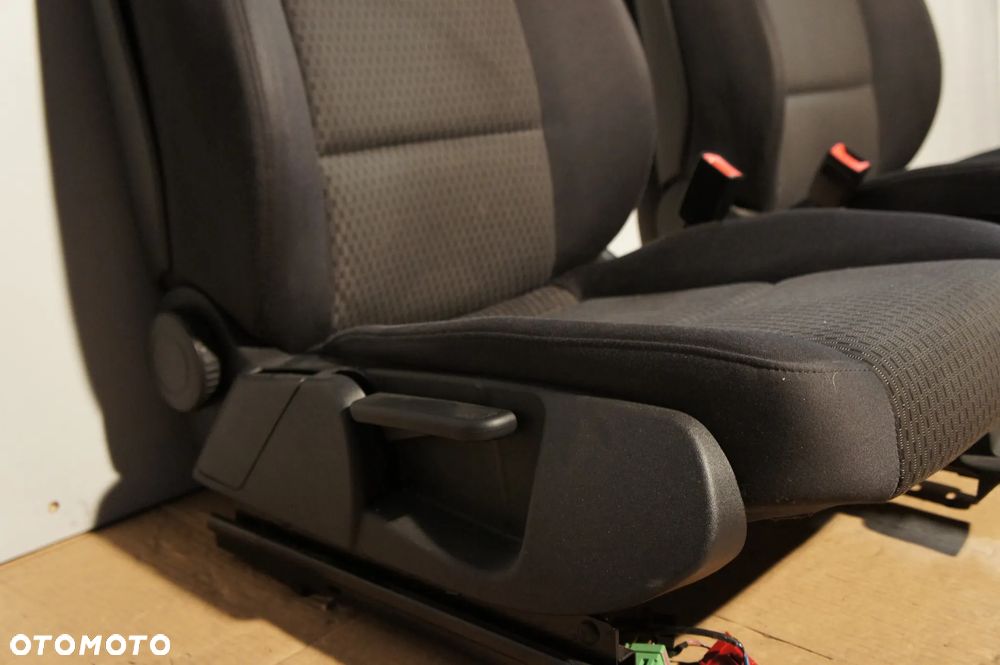NR 7 Fotele przednie, kanapa tył, podłokietnik, napinacz Audi A6 4F0 lift - 6