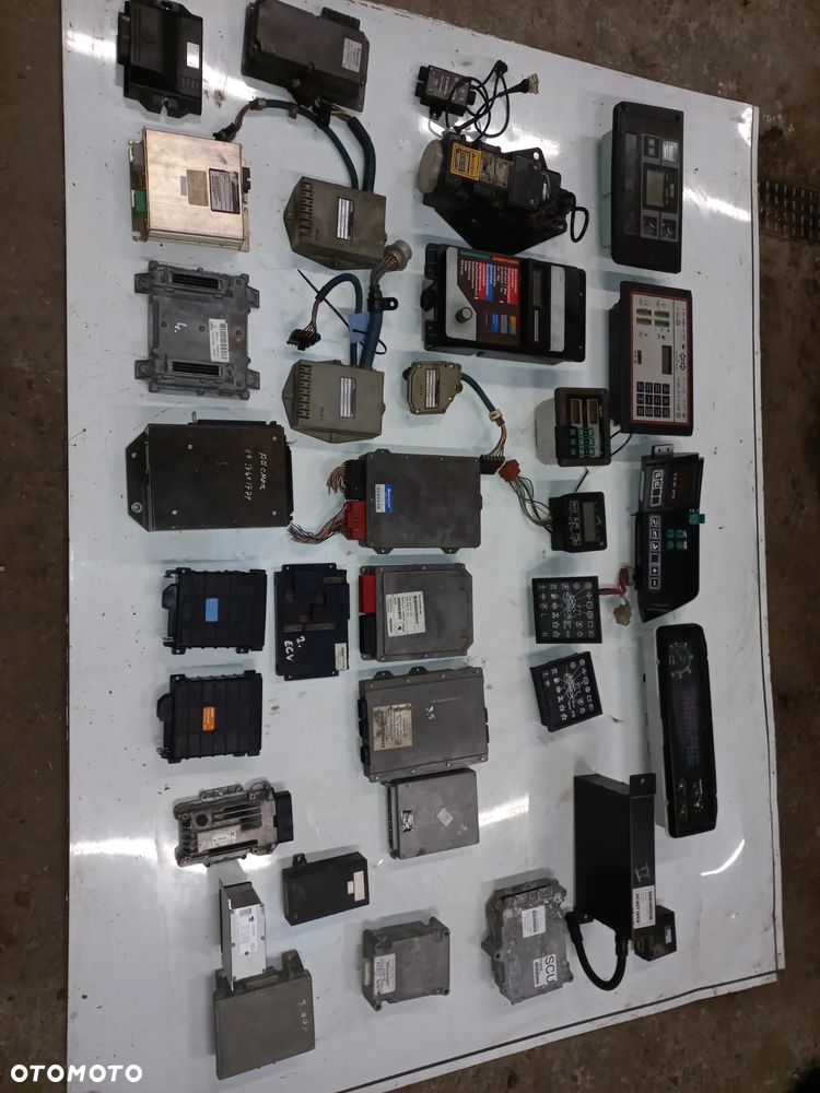 Srerownik skrzynin biegów,jazdy,komputer,licznik,zegar,prędkościomierz, ehr, S1X-11,sauer danfos,464030010,B830-330-180,G199860101020,TCE25,7700065375C,82008153,4564,3388670,M01A,datatronic,0.021.5490.4,3797689H95,A-0540G03D,3791700 h03,re70836,r917010035,ts135,al154758,67hk102,82032694,edc,a-0605g03k,0.010.4069.4, 1248275510,230599a4,1-40-558-1001,moduł,1987585c,1964762c2,1964778c1,04213097,sagem v7,5 ,2098aa,7700030821, 0538201009,007,bosch,auto5,case,sdf,same,deutz,bobcat,merlo.lamborghini,hurlimann, - 1