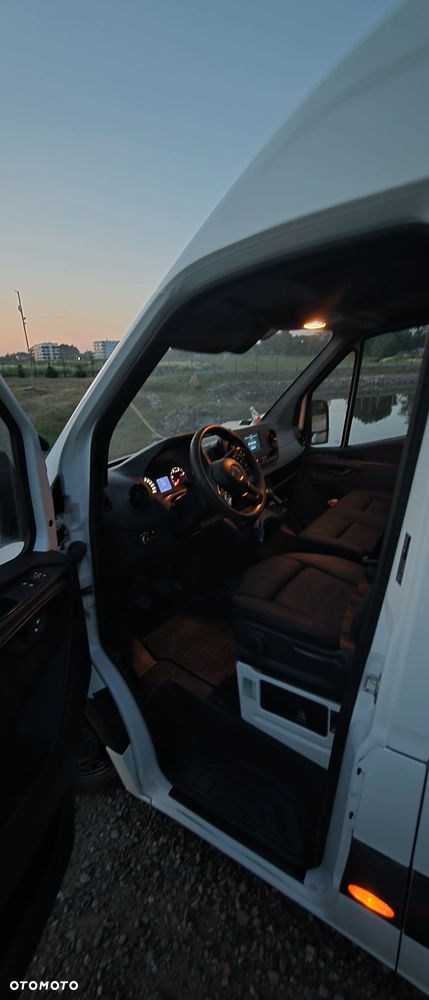 Mercedes-Benz Sprinter - 11
