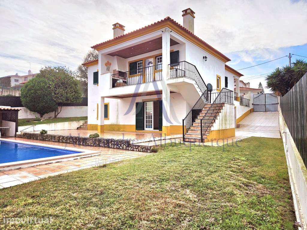 Moradia Isolada T4 de Prestígio com Piscina e Jardim - Grande imagem: 2/39