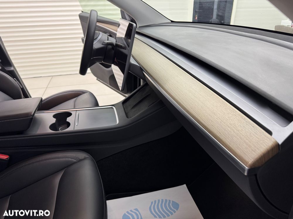 Tesla Model Y Long Range Dual Motor AWD - 19