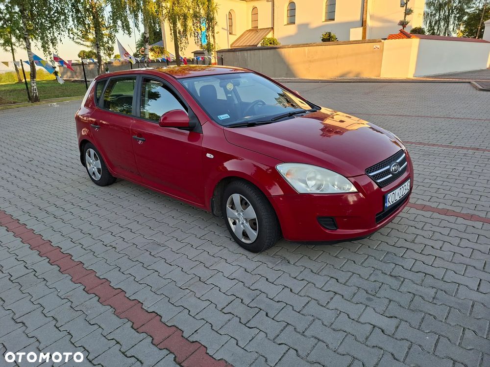 Kia Ceed - 12