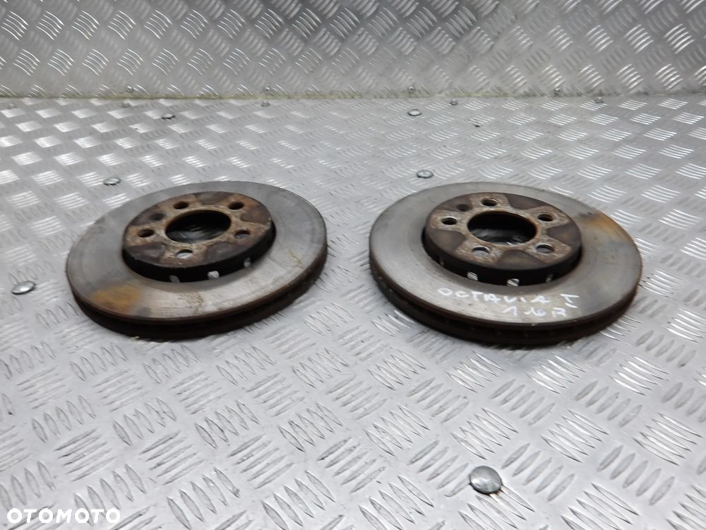 SKODA OCTAVIA I HB 1.6B TARCZE HAMULCOWE - 2