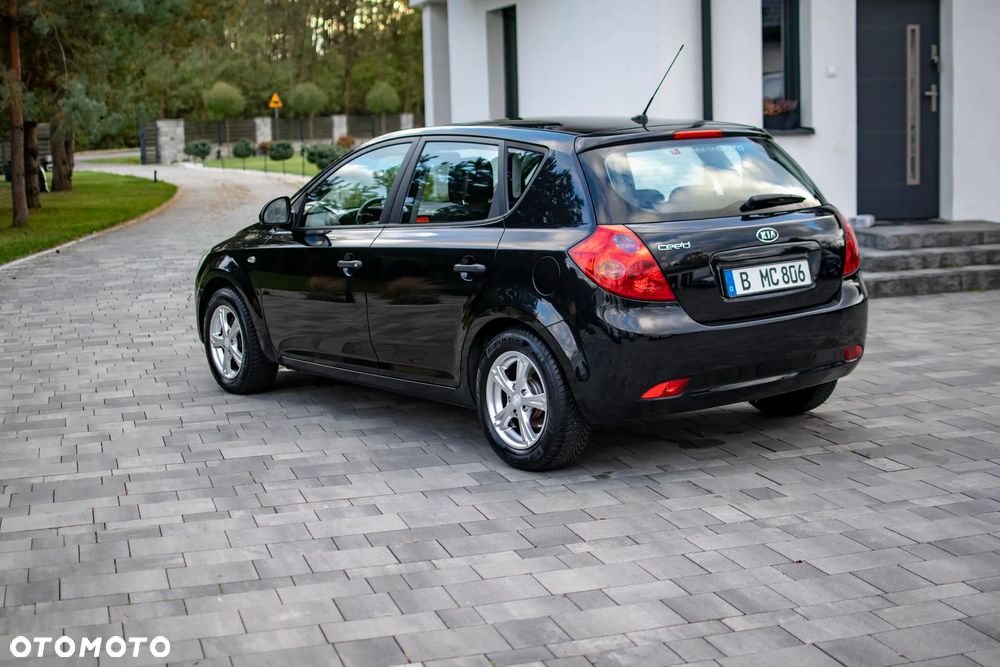 Kia Ceed - 23
