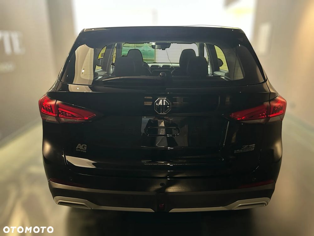 MG ZS Hybrid+ - 10