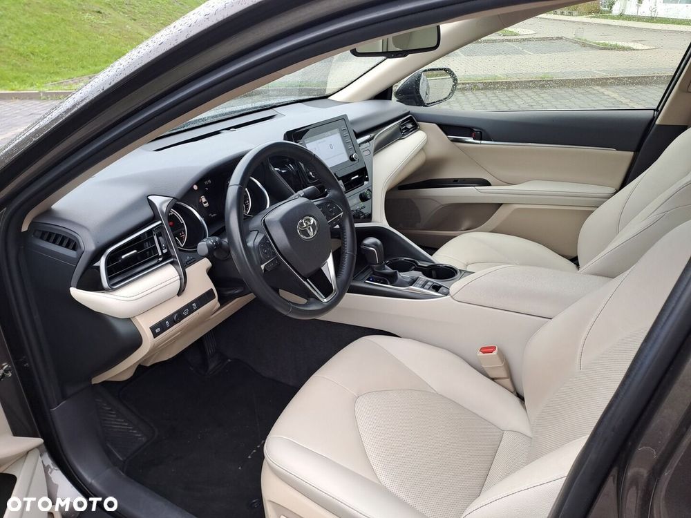 Toyota Camry 2.5 Hybrid Comfort CVT - 30