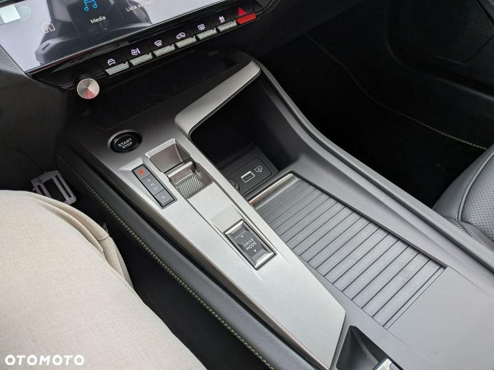 Peugeot 408 240 e-DSC7 GT Exclusive - 23