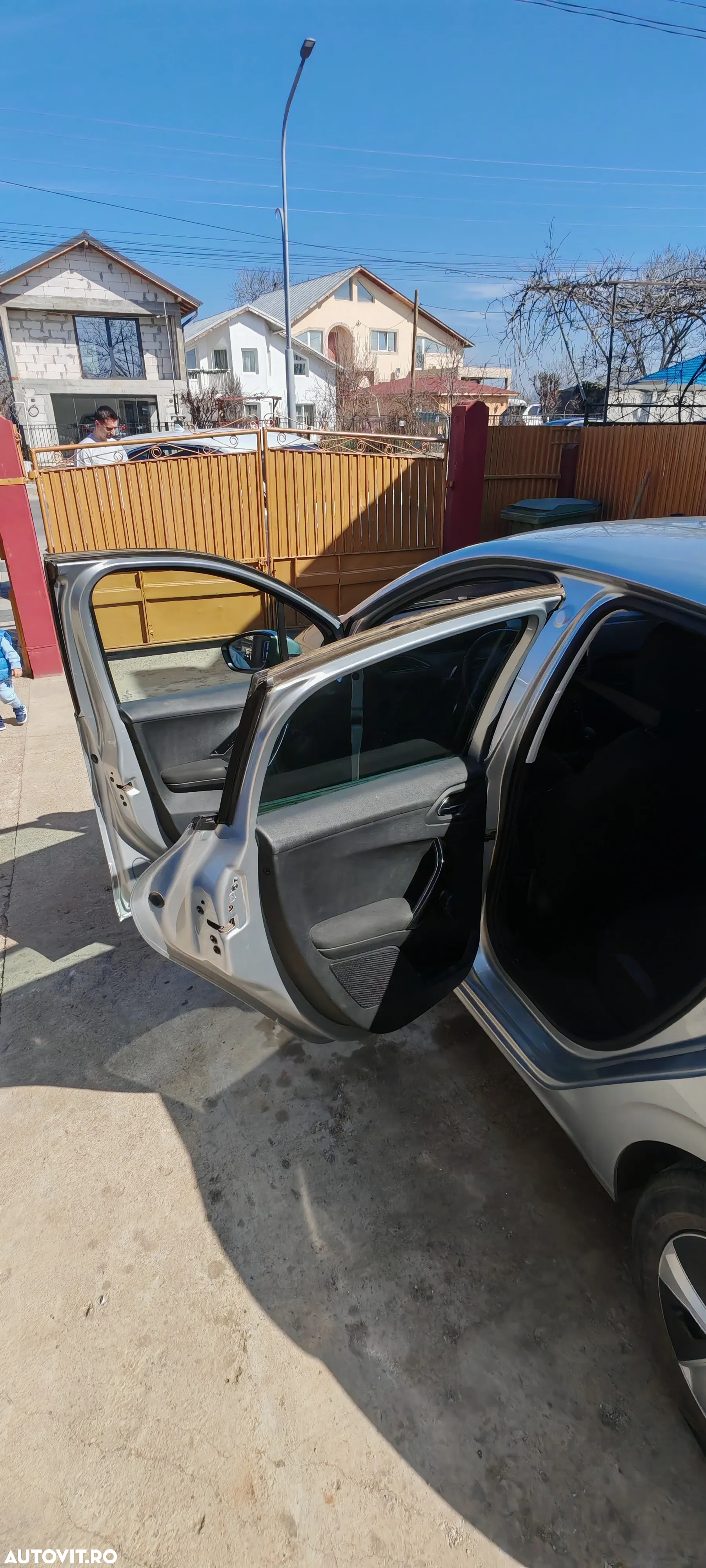 Peugeot 208 - 6