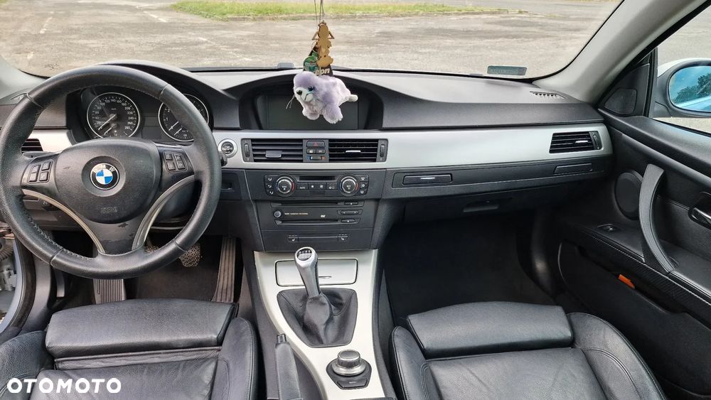 BMW Seria 3 330i Coupe - 10