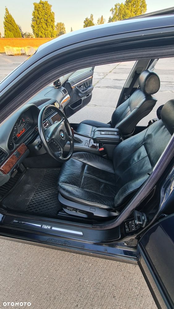 BMW Seria 7 - 12