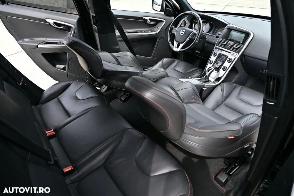 Volvo XC 60 D5 AWD Geartronic Ocean Race - 10