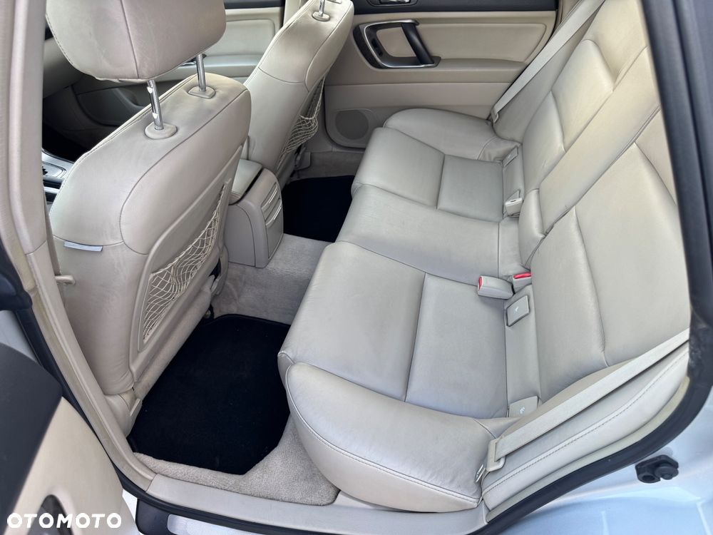 Subaru Outback Legacy 3.0RE NAV/NSE - 21