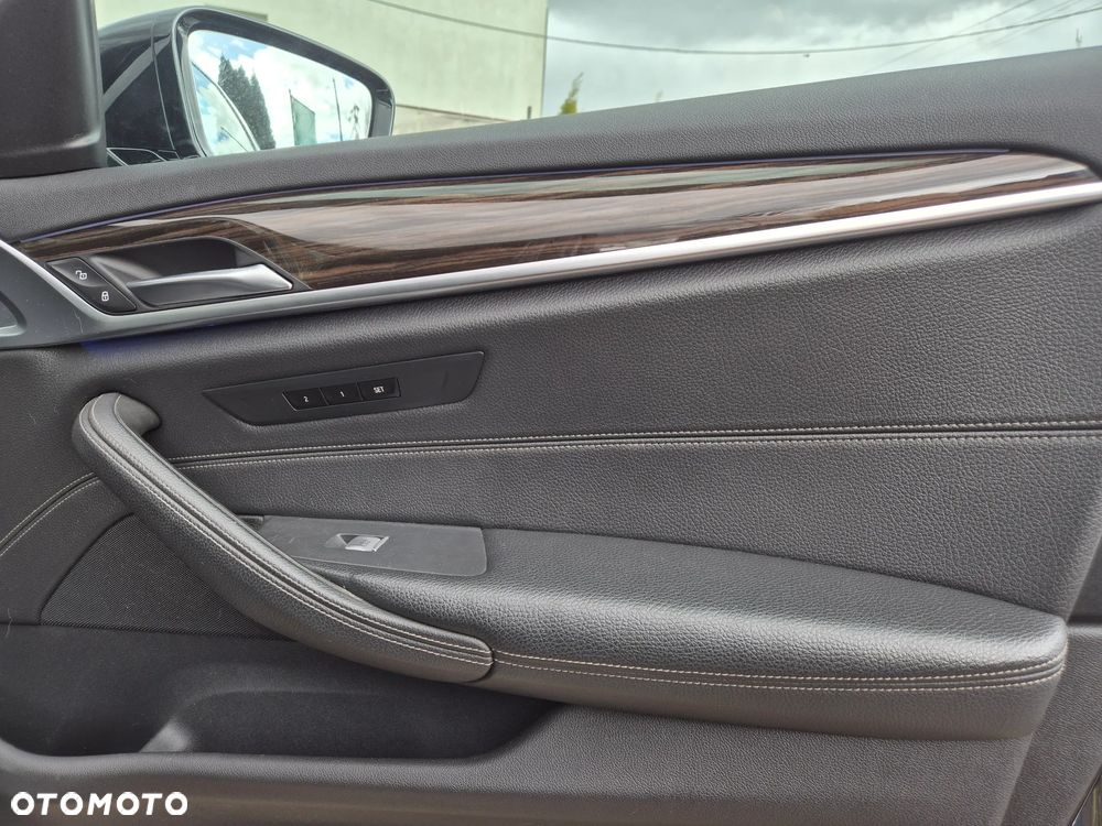 BMW Seria 5 518d Luxury Line sport - 17