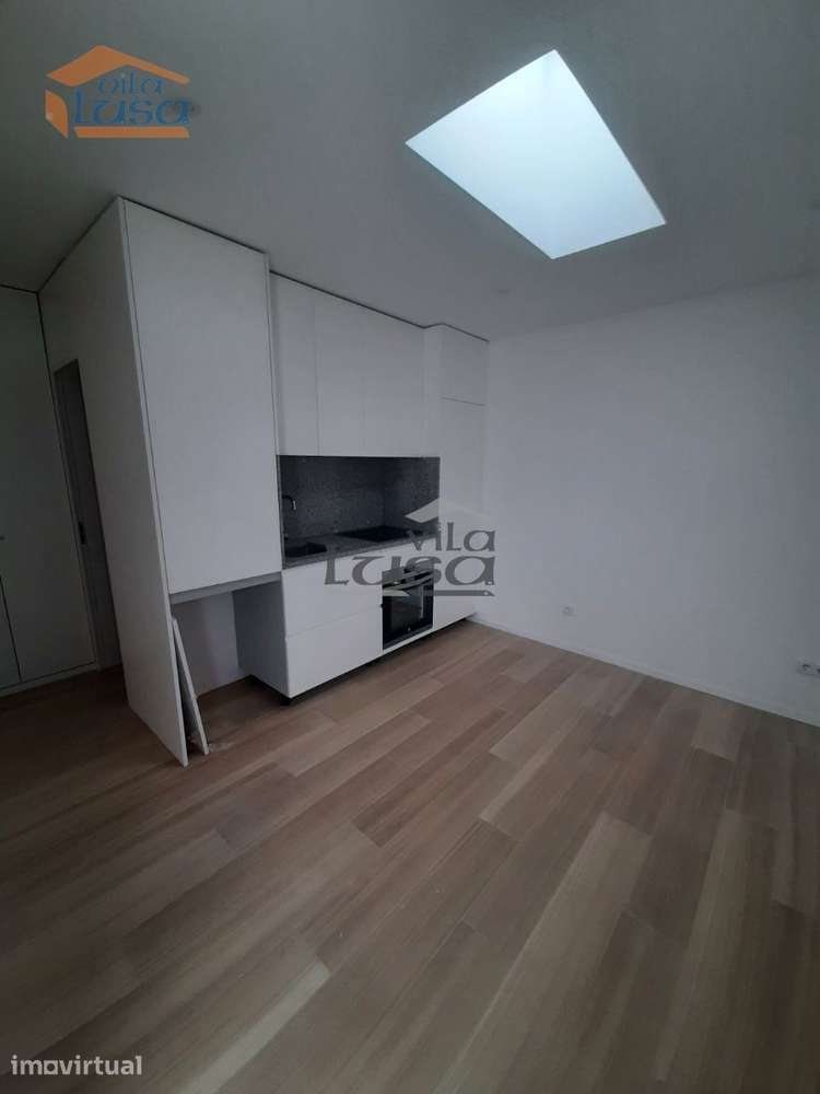 Casa T1, totalmente requalificada, junto à casa de saúde da Boavist... - Grande imagem: 4/7