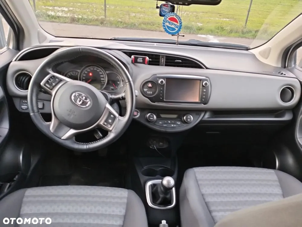 Toyota Yaris 1.0 Premium - 4