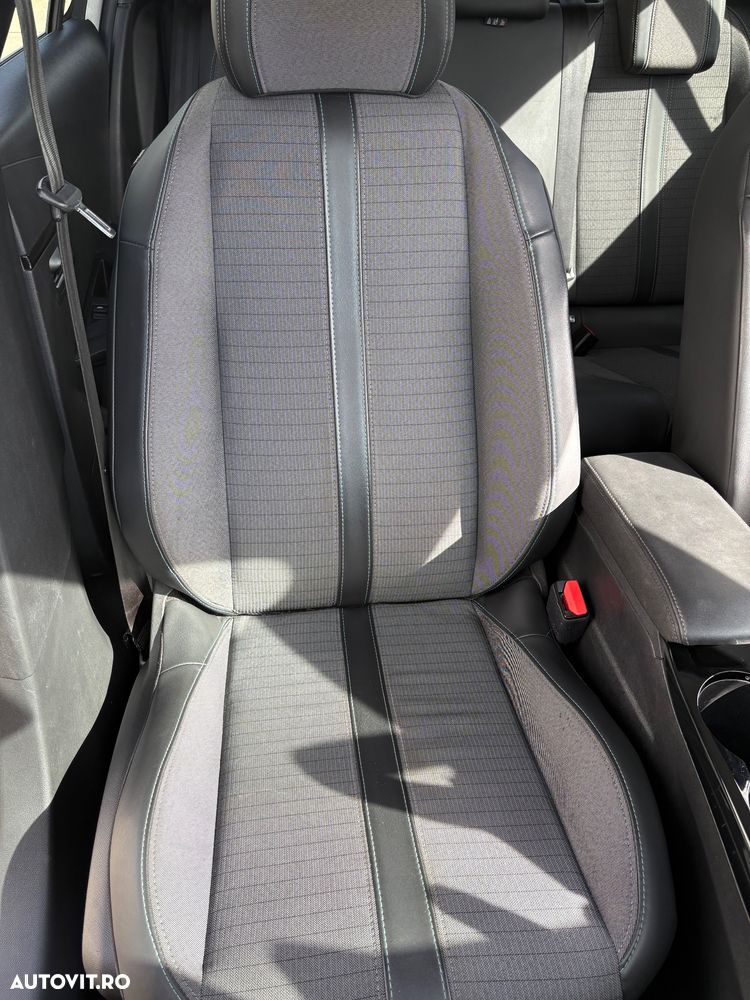 Peugeot 208 e-208 Allure - 11