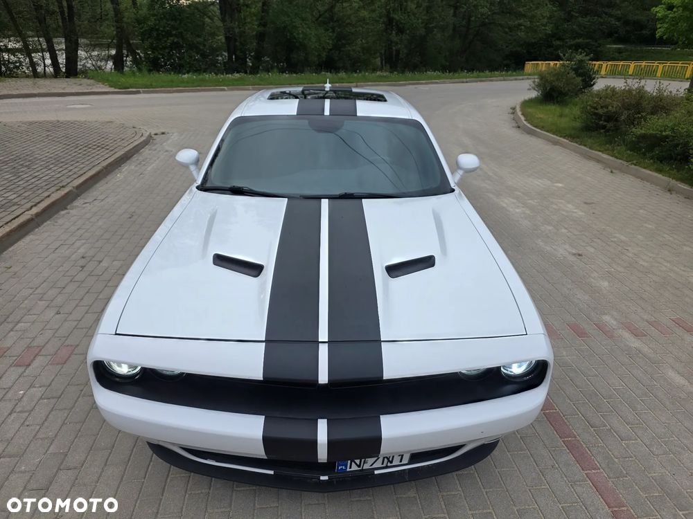 Dodge Challenger - 11