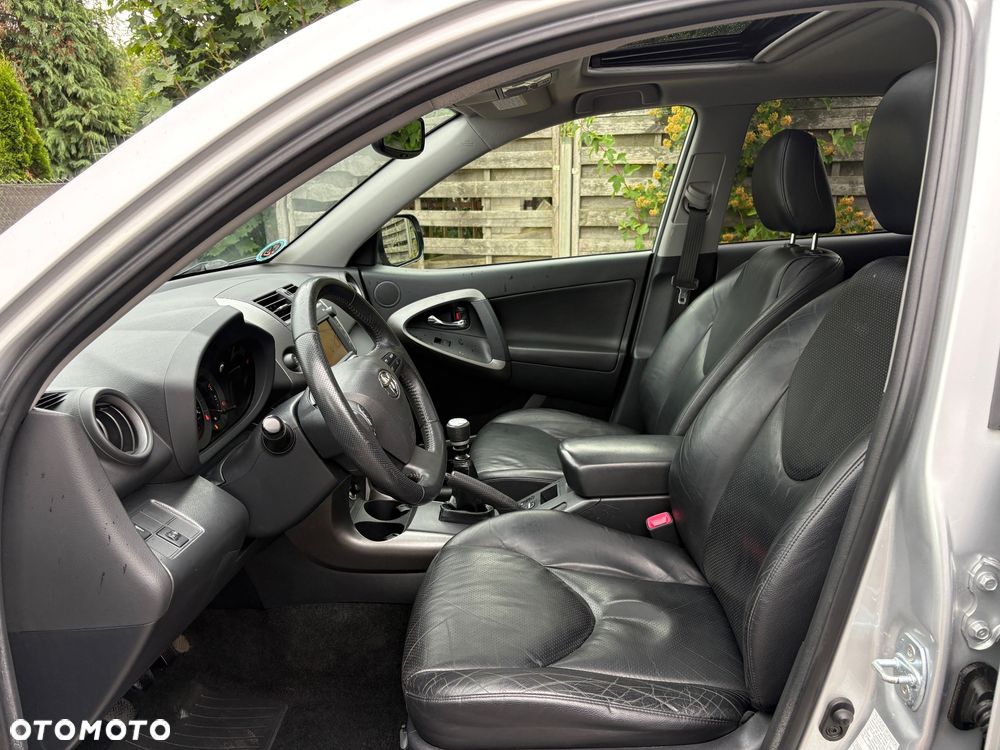 Toyota RAV4 2.2 D-4D Sol 180 - 11