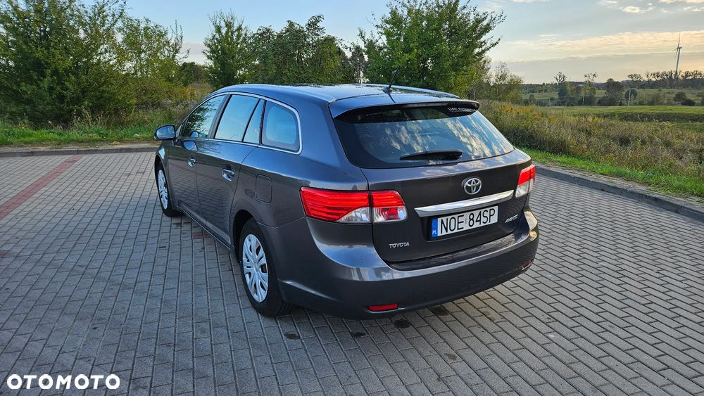 Toyota Avensis 2.0 D-4D Luna - 4