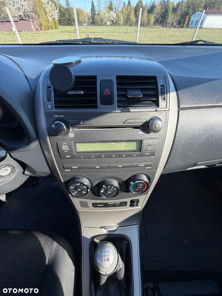 Toyota Corolla 1.6 VVT-i Luna - 13