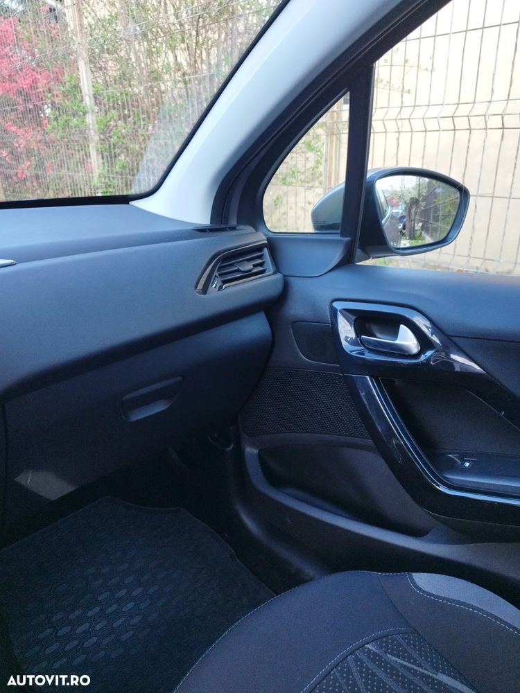 Peugeot 208 1.4 HDi FAP STT Active - 10