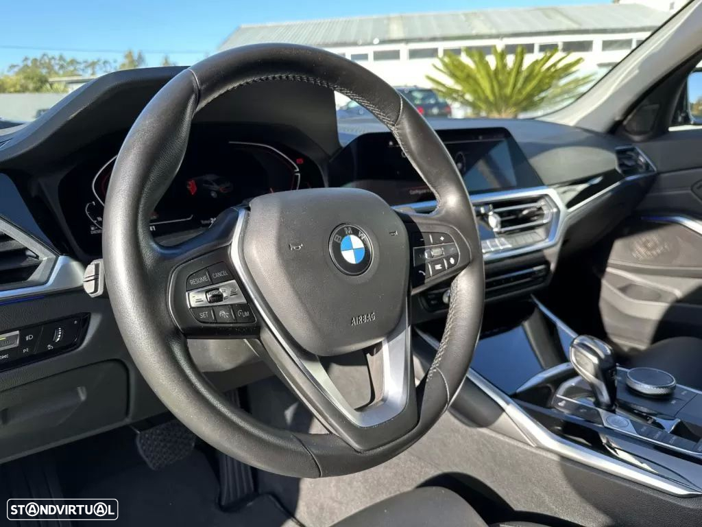 BMW 320 d Aut. M Sport - 23