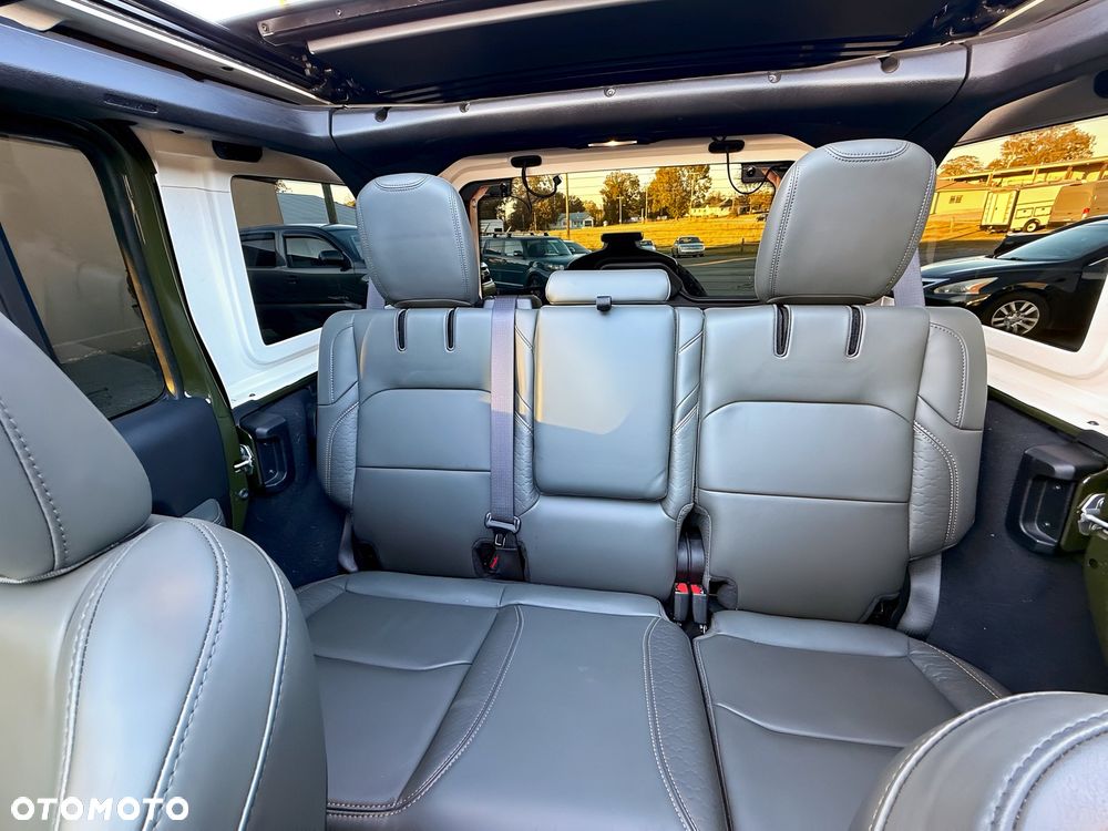 Jeep Wrangler - 12