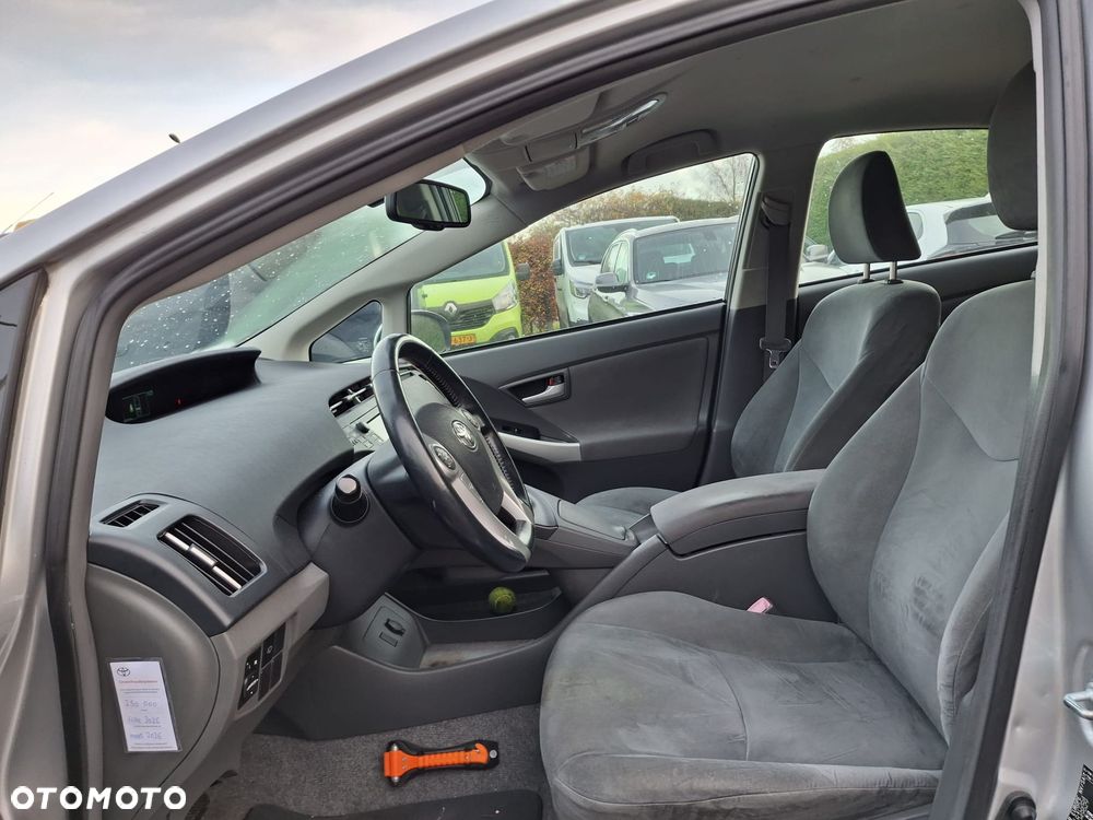 Toyota Prius 1.8 HSD Sol - 6