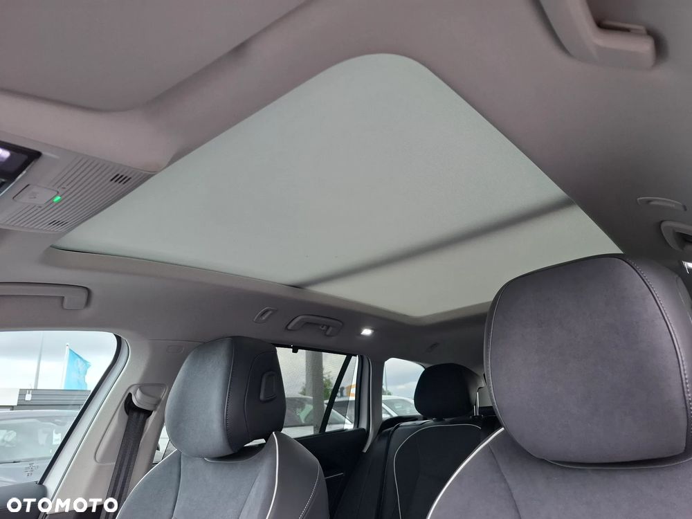 Volkswagen Passat Variant 2.0 TDI SCR DSG Elegance - 38