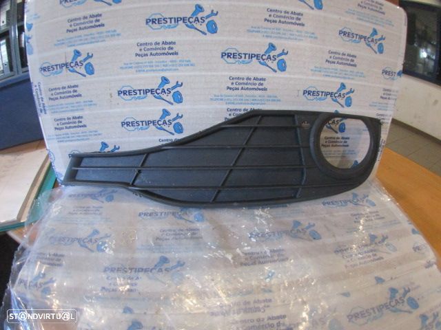 Grelha Friso 51117255365 18648510 BMW F31 2014 318D 143CV 5P AZUL FE GRE Farol De Nevoeiro - 1