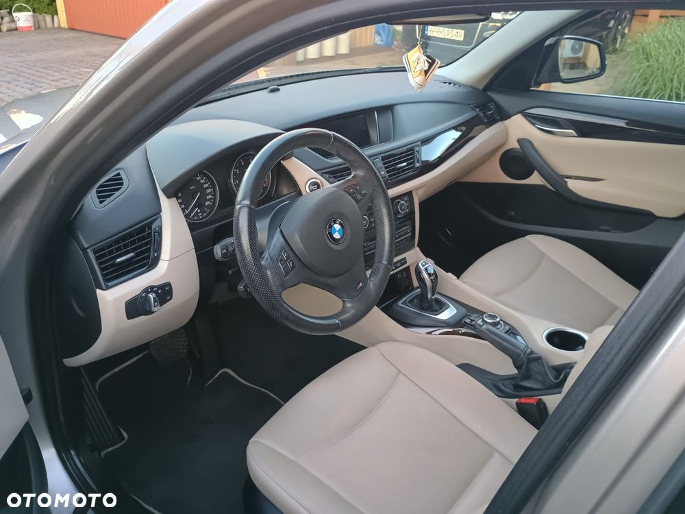 BMW X1 xDrive20i Sport Line - 3