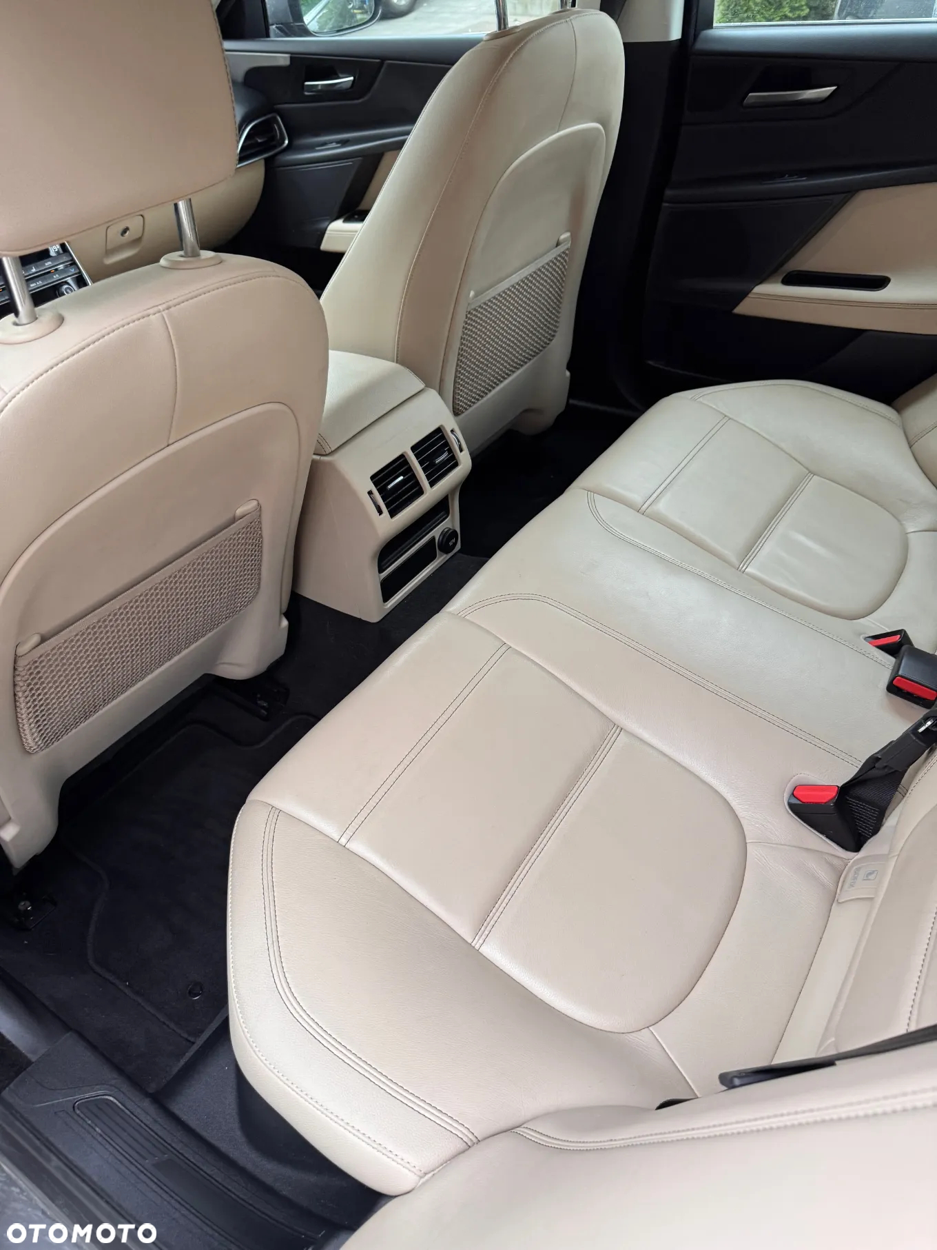 Jaguar XE 2.0 D Pure - 2