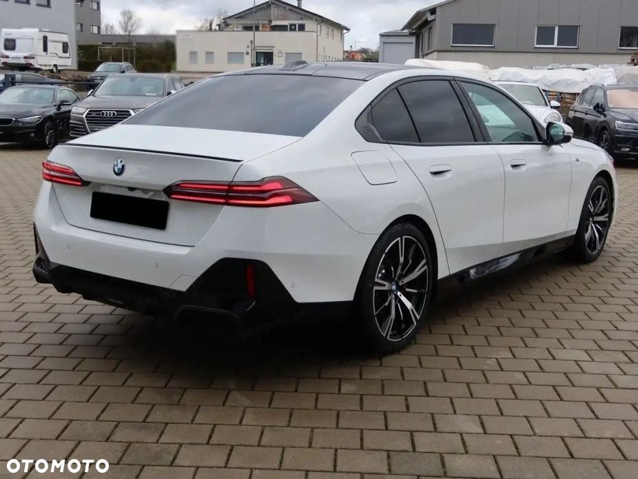 BMW Seria 5 520d xDrive mHEV M Sport - 6