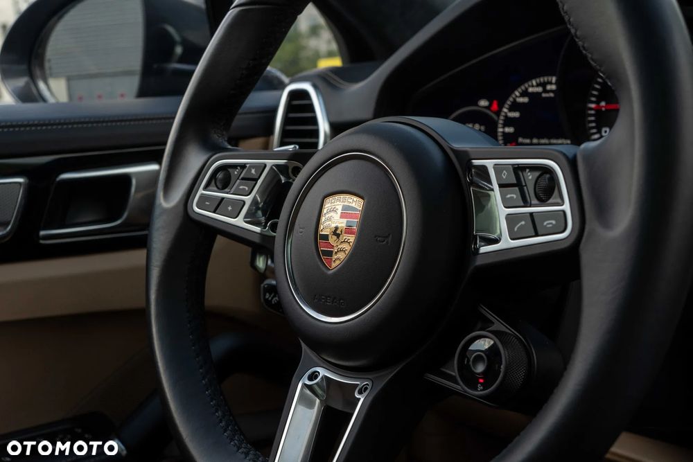 Porsche Cayenne - 26