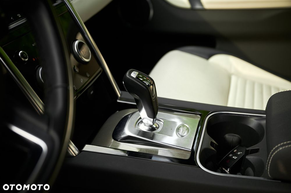 Land Rover Discovery Sport 2.0 D180 R-Dynamic S - 25