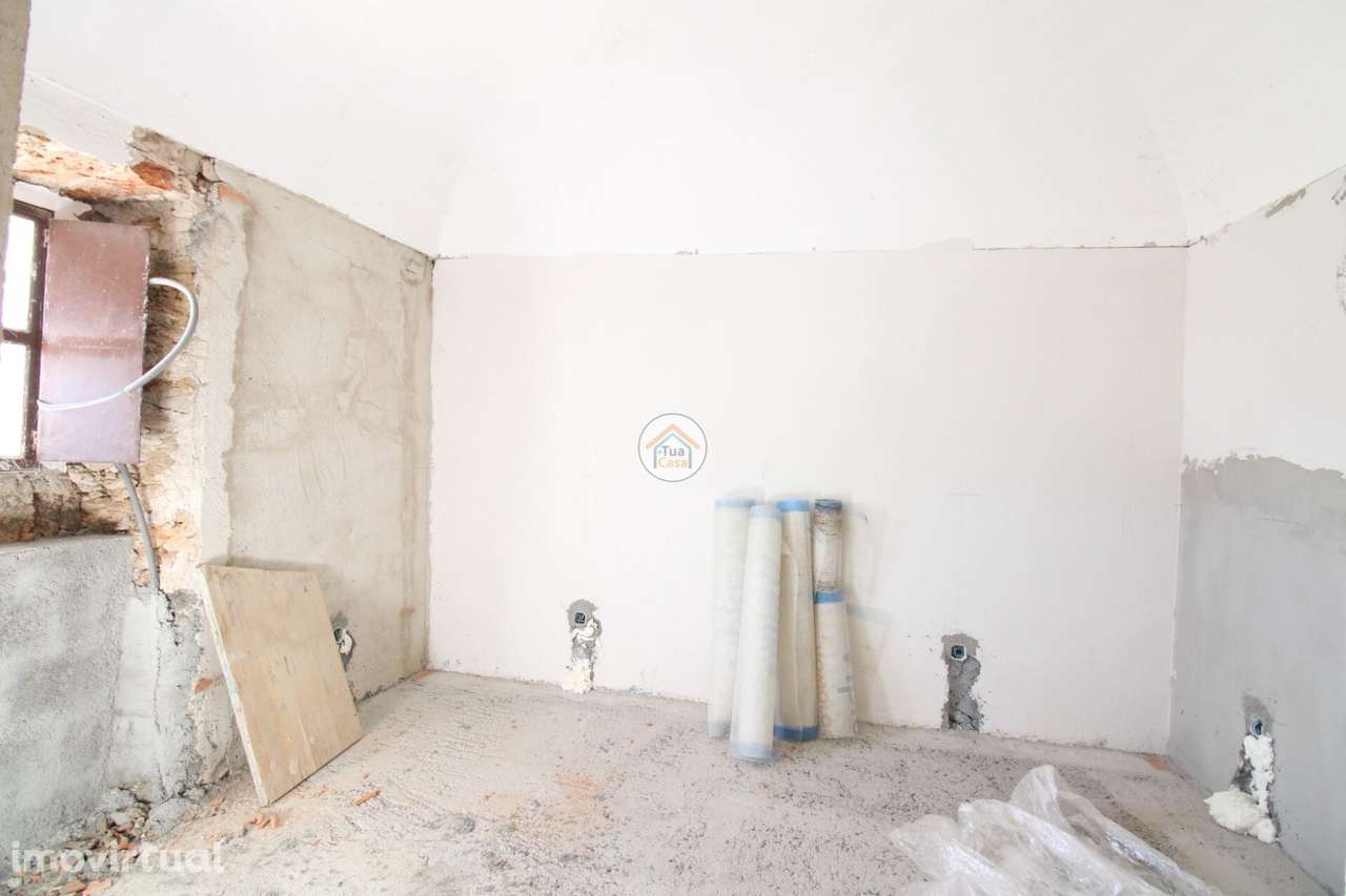 Moradia T3 com Quintal e Garagem em Recuperação Localizada na Aldeia d - Grande imagem: 3/25