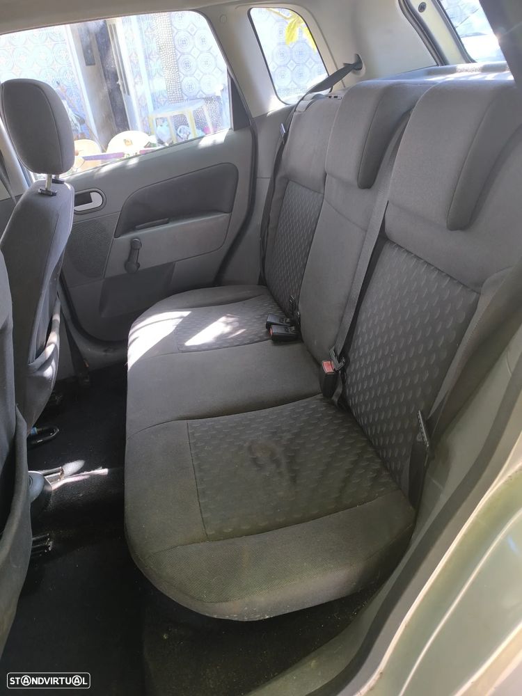 Ford Fiesta 1.4 Ambiente - 4
