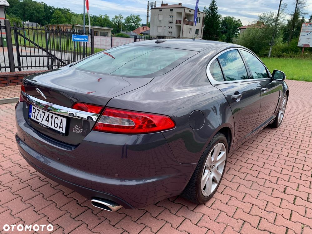 Jaguar XF 2.7 V6 Premium Luxury - 10