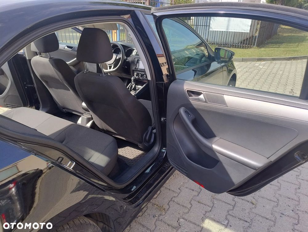 Volkswagen Jetta - 12