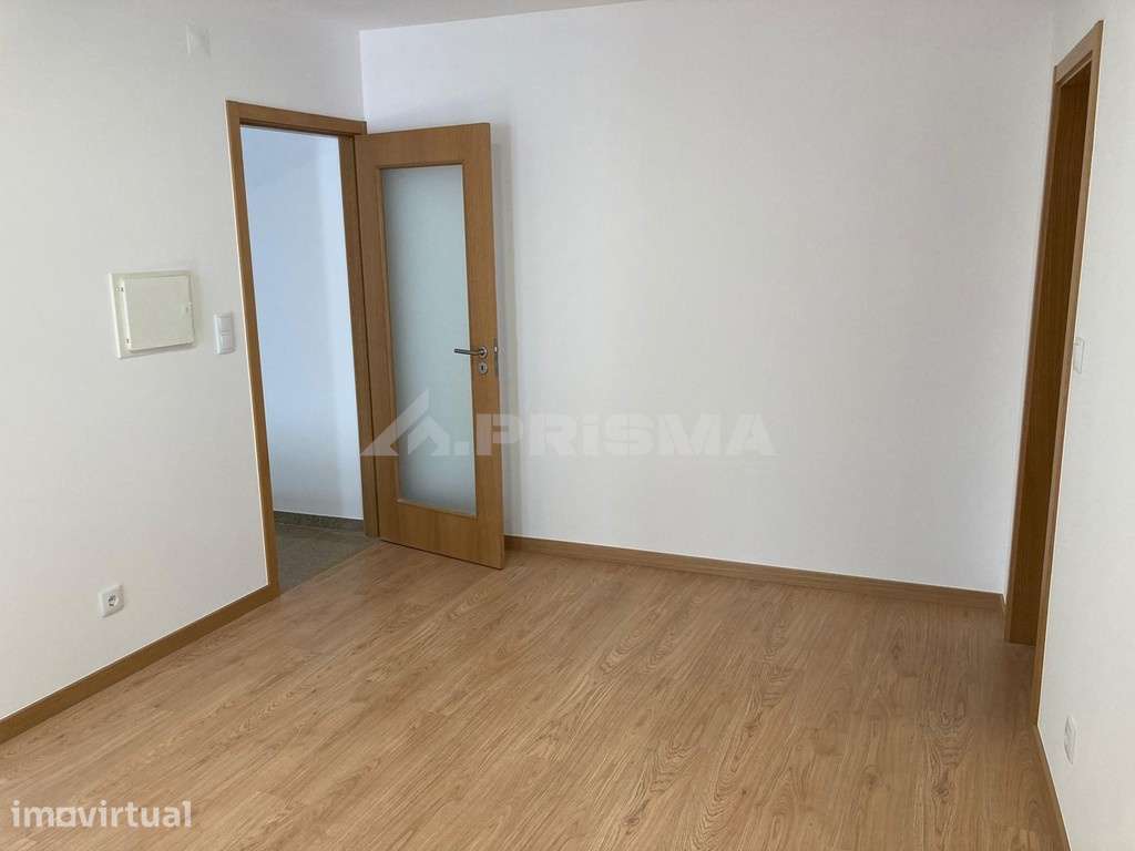 T2 remodelado para arrendamento - Grande imagem: 2/15