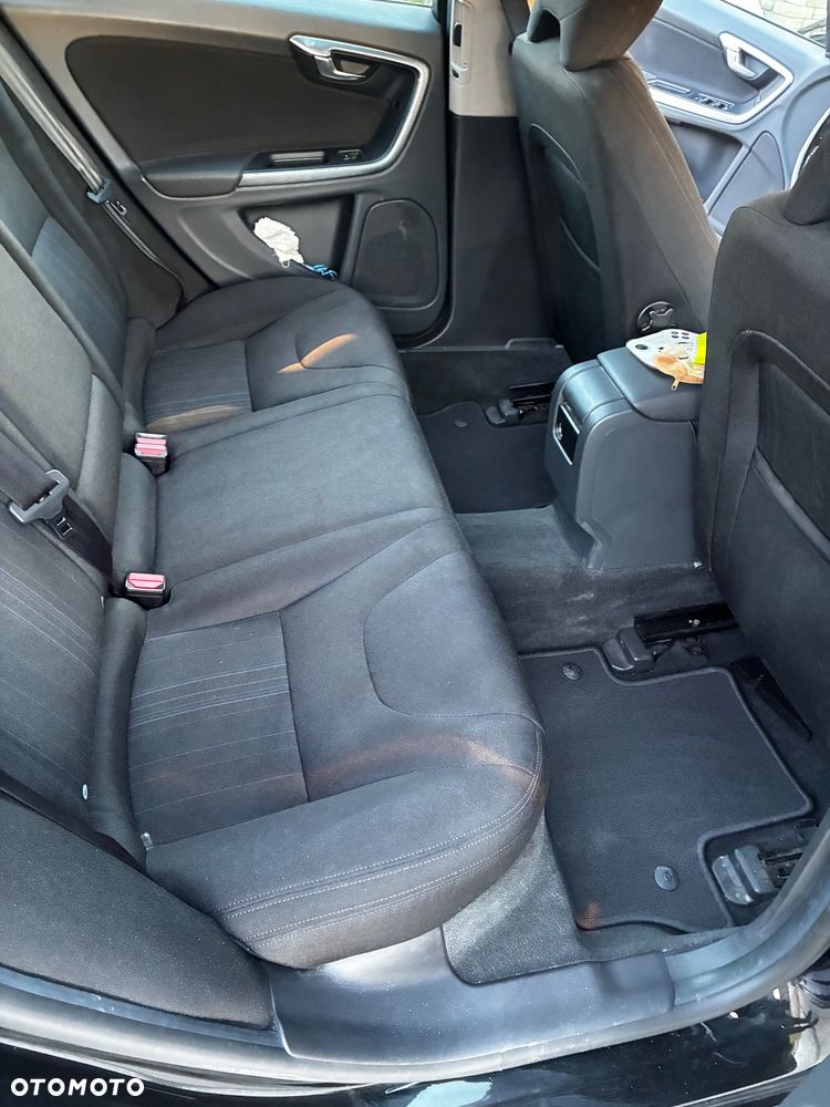 Volvo V60 D2 Momentum - 21