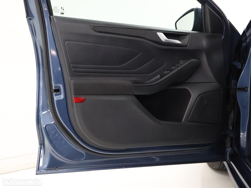 Ford Focus 1.0 EcoBoost MHEV ST-Line - 11