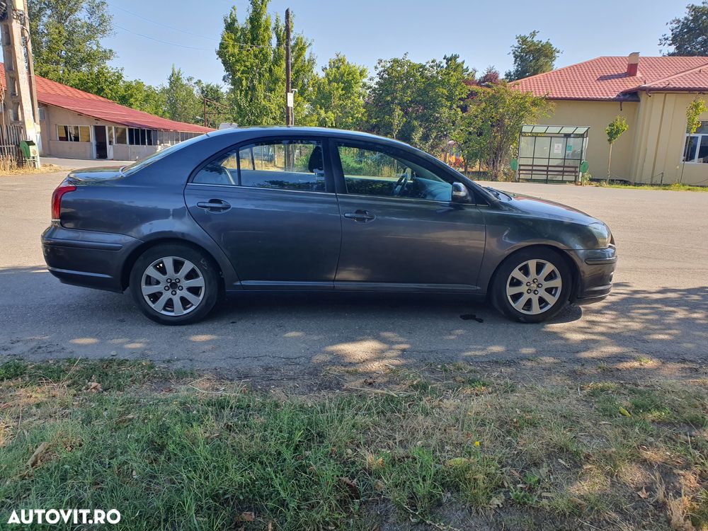 Toyota Avensis 1.8 Sedan Luna - 6