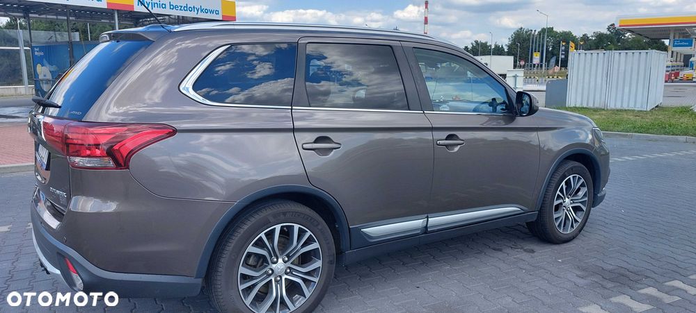 Mitsubishi Outlander - 1