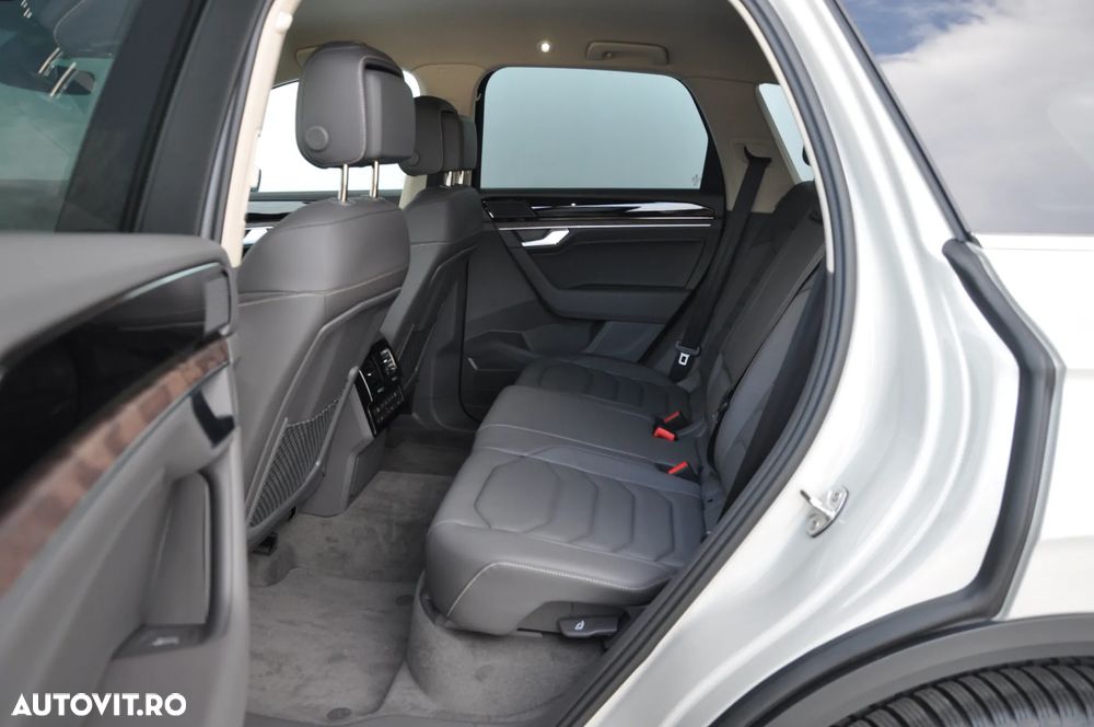 Volkswagen Touareg V6 TDI 4MOTION Elegance - 30