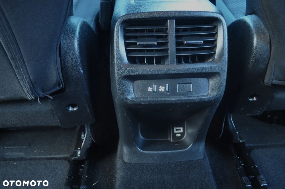 Opel Combo 1.2 Turbo Start/Stop Edition - 28