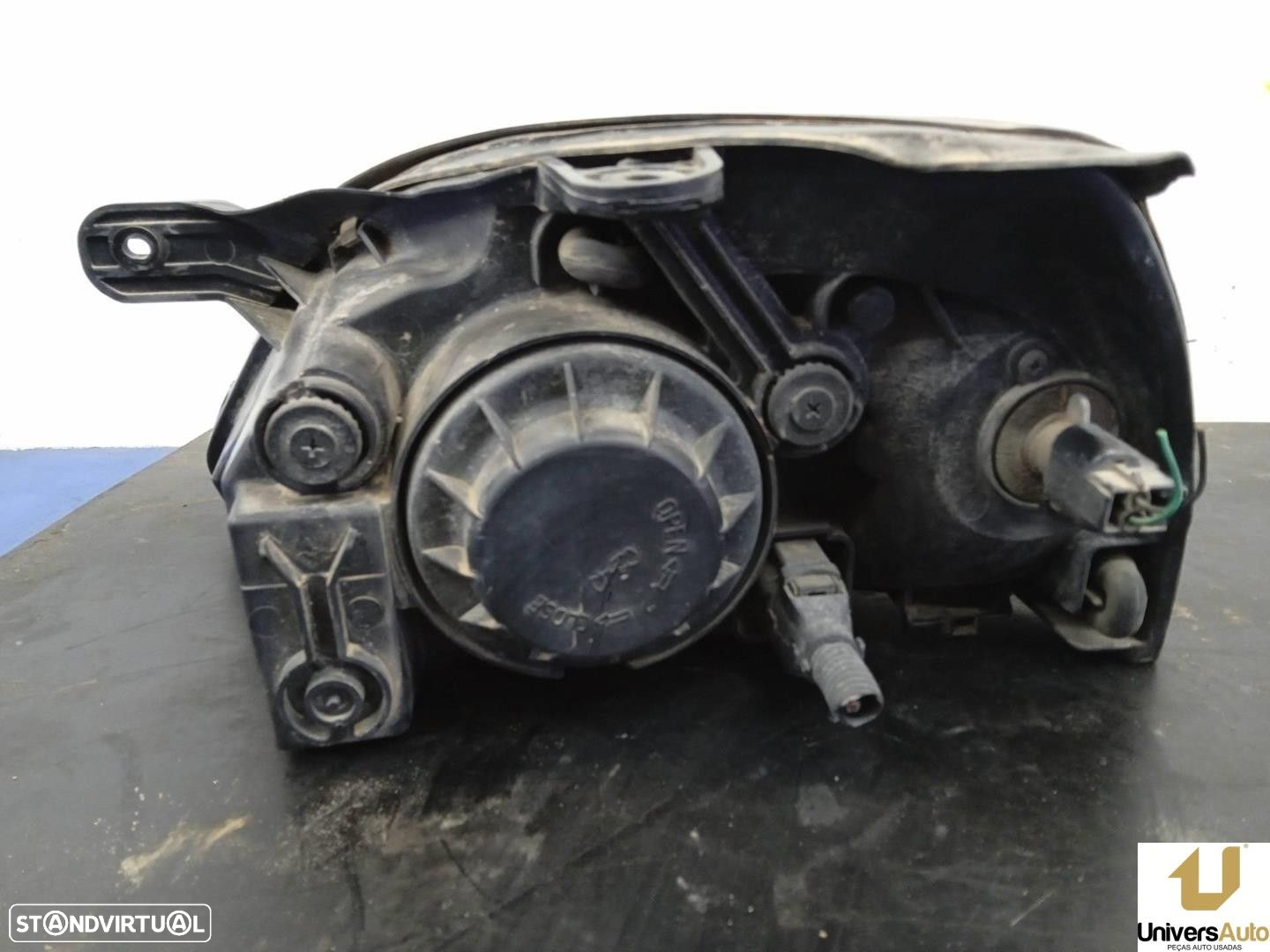 FAROL DIREITO KIA RIO BREAK FAMILIAR 2004 -A3E - 2
